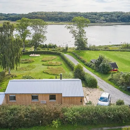 House With Beautiful Water View In Natural Setting Vakantiehuis
